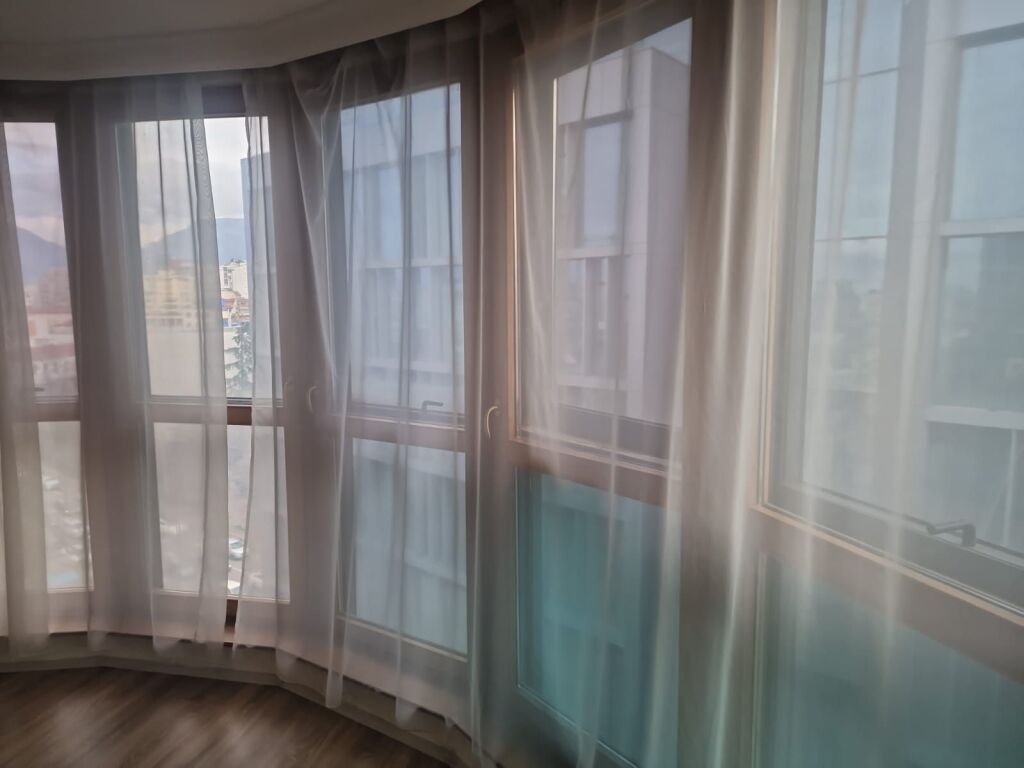 Shitet apartament eskluzive 2+1 ne Qender te Tiranes.