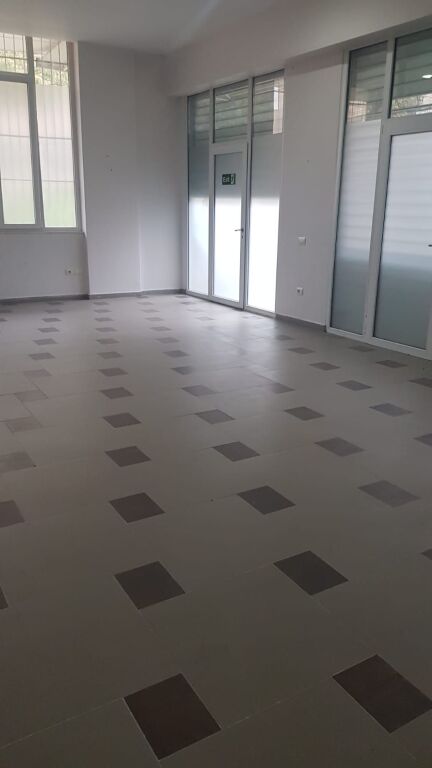 🏢 Negozio in Vendita a Ali Dem – Posizione Strategica