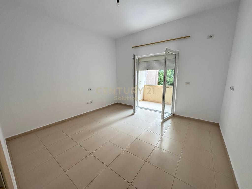 APARTAMENT 2+1+2 PER QIRA TEK LIQENI I THATE -450 Euro!