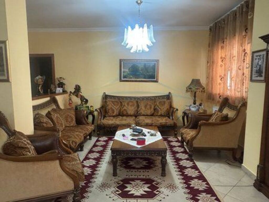 Shitet, Apartament 2+1+2, Komuna e Parisit, Tirane