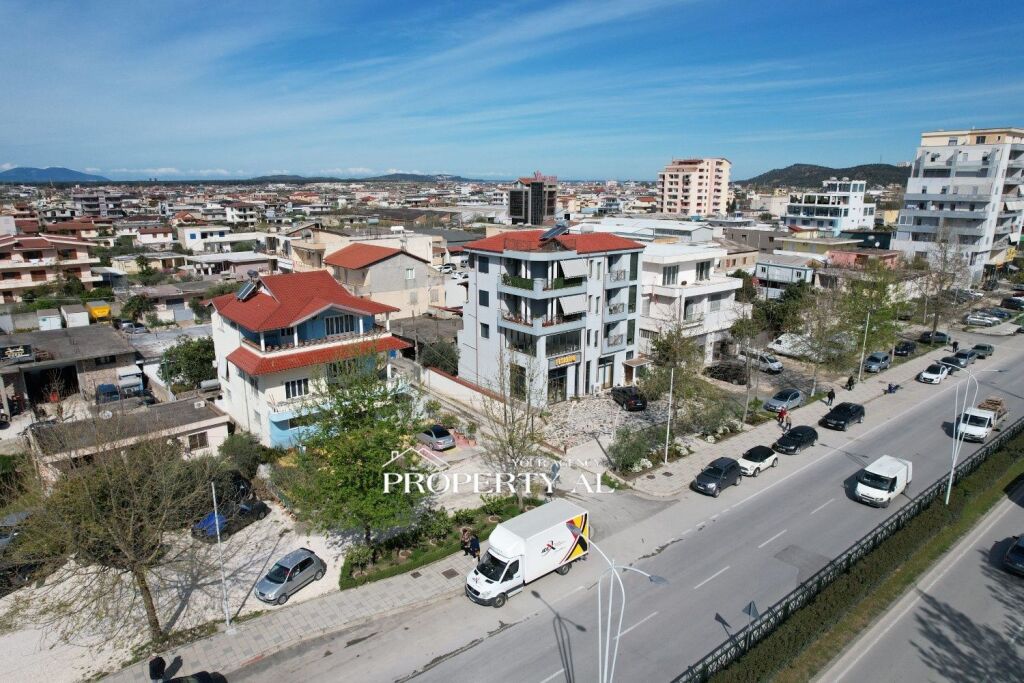 Objekt për Shitje në Rr. Gjergj Kastrioti, Vlorë – Mundësi Ideale Investimi &amp; Biznesi