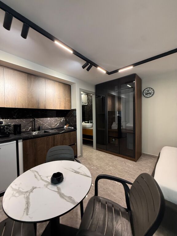 Appartamento moderno in affitto giornaliero a 21 Dhjetori