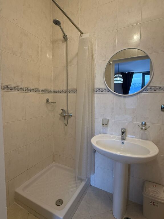 Appartamento 2+1 in affitto Centro vicino a Toptani Center a Tirana