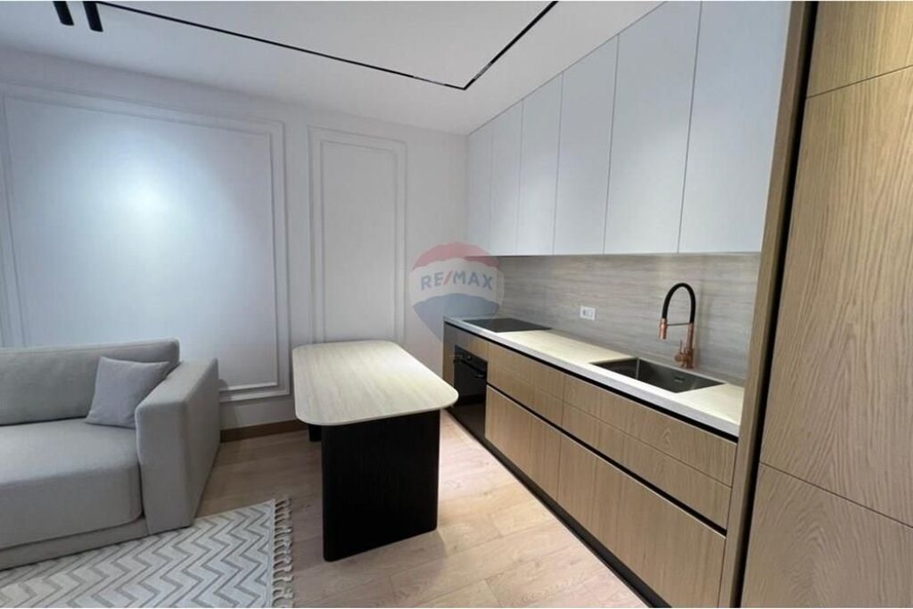 Apartament - Për Qira - Komuna e Parisit,