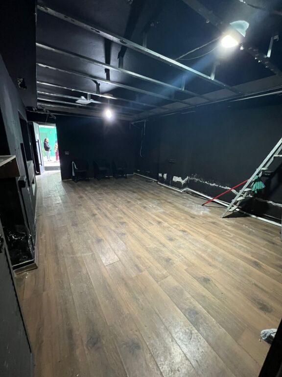 AFFITTASI NEGOZIO 70M2 VICINO A GERMAN COMPUTERS