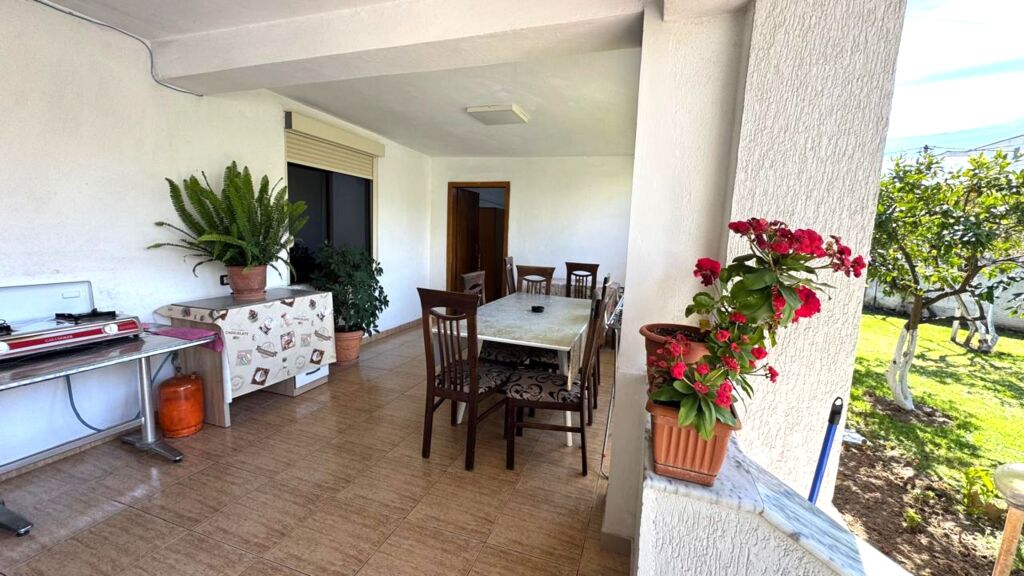 Shitet pronë e madhe rezidenciale 458m² | Kopsht 400m²