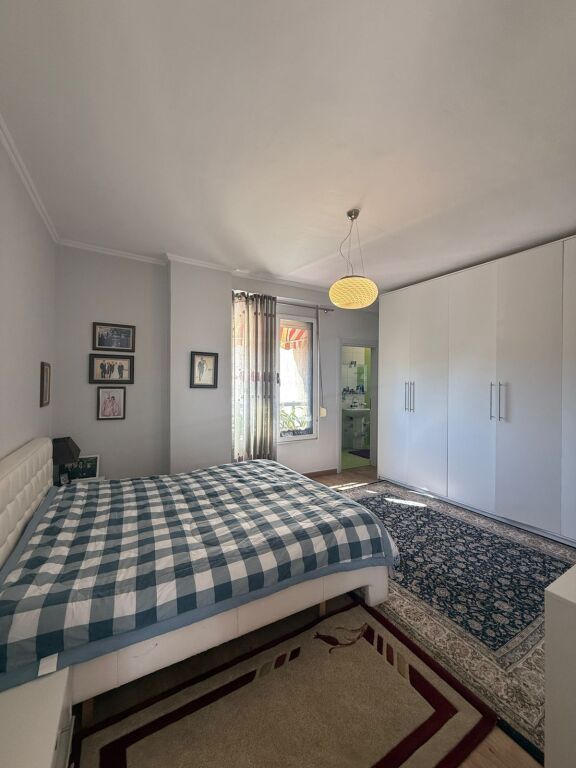Shitet apartament 2+1+2 tualete te Rruga e Bogdaneve