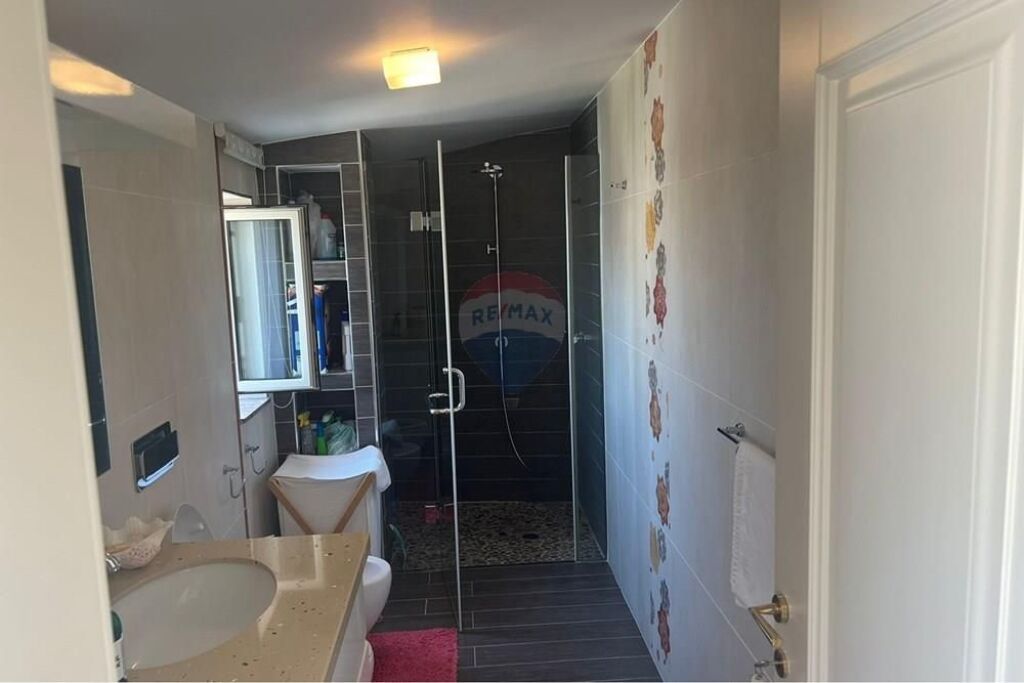 🏡 Duplex për Shitje – Pamje nga Liqeni i Thate