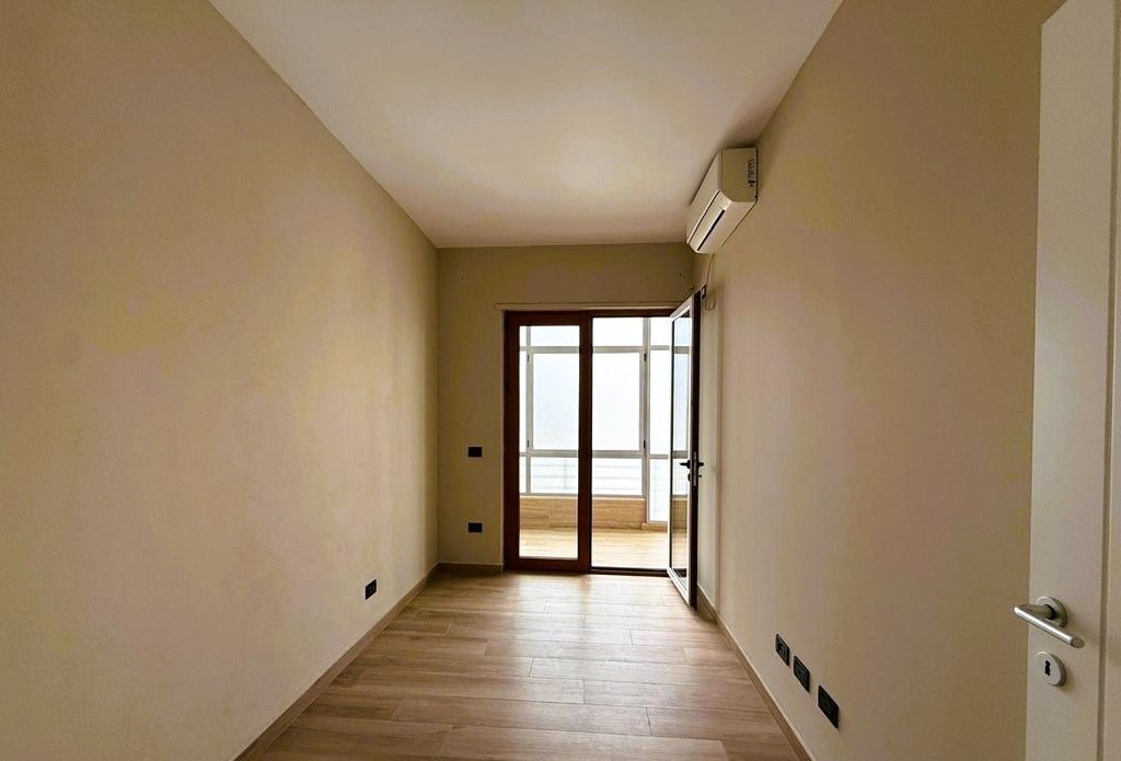 OFFICE FOR RENT 138 M2 IN GARDA, 4 ROOMS + PARKING SPACE