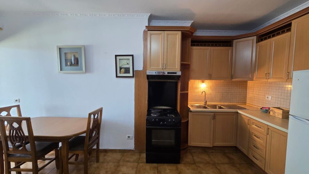 Affitto, Appartamento 1+1, Palazzo con freccia