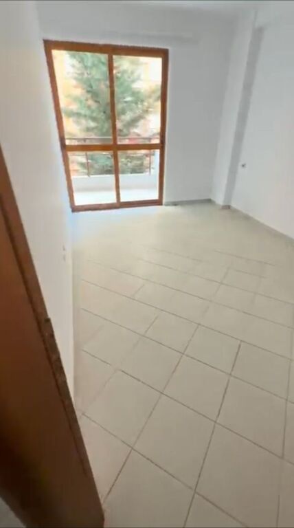 Apartament me qera 1+1