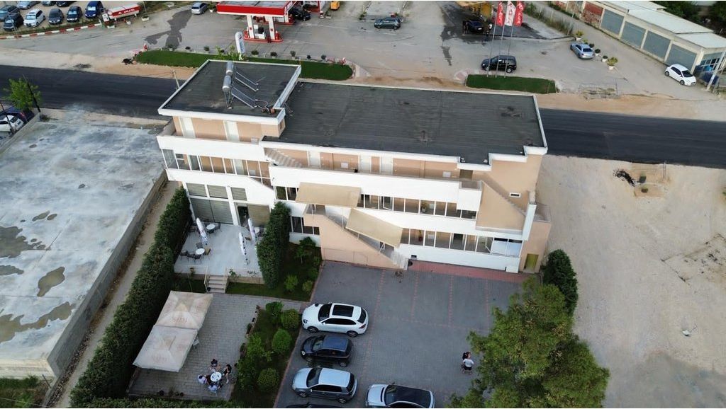 JEPET AMBJENT BIZNESI PER QIRA NE RRUGEN TIRANE-NDROQ