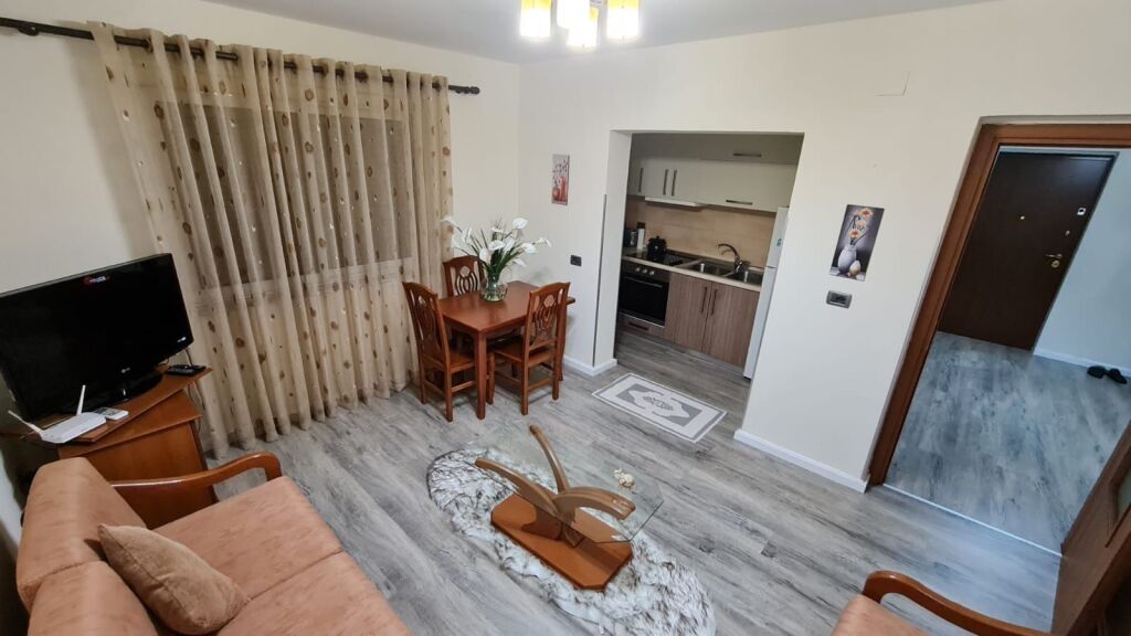 Shitet Apartament 1+1  Medrese   