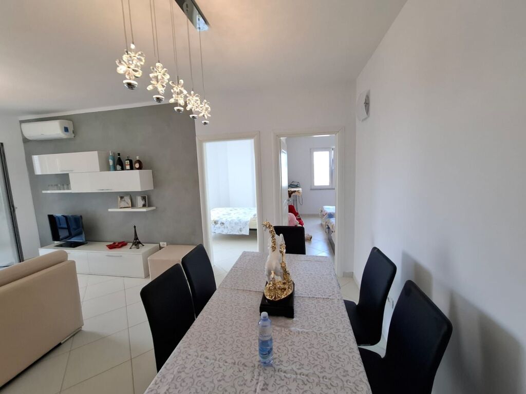 Shitet apartament me qera 2+1 +1 garazhd