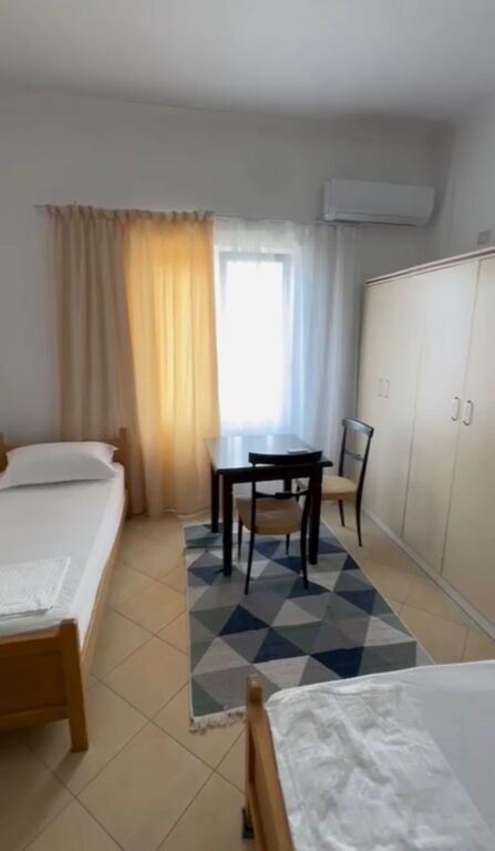 Monolocale in affitto, 5 Maji