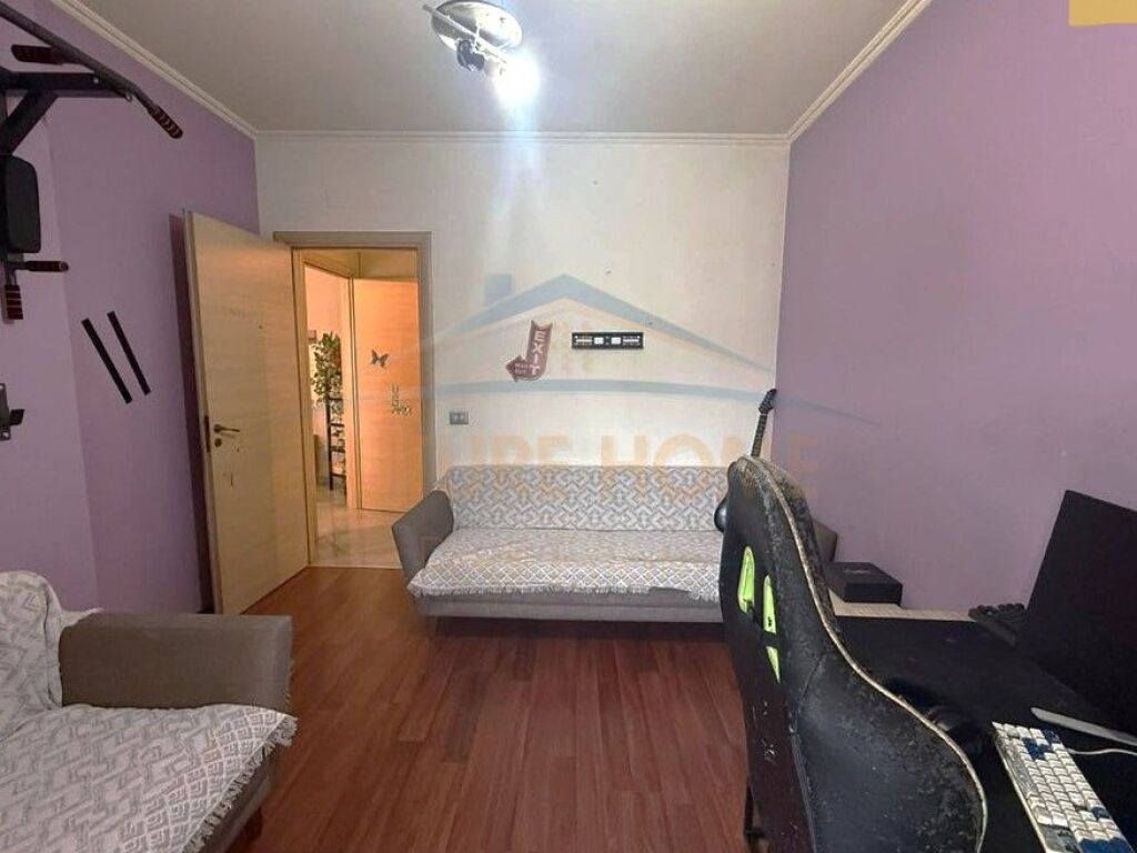 Shitet,Apartament 2+1, Kompleksi Tower Bridge,Rruga e Dibres.