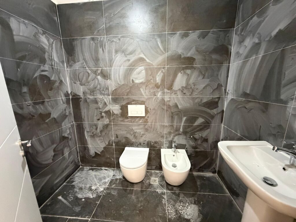 Shitet Apartament 3+1+2 Komuna e Parisit