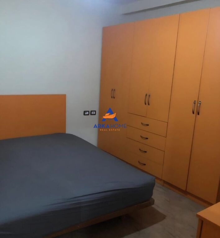 JEPET APARTAMENT ME QERA 1+1 "AFER SHKOLLES BAJRAM CURRI" 35000 LEKE