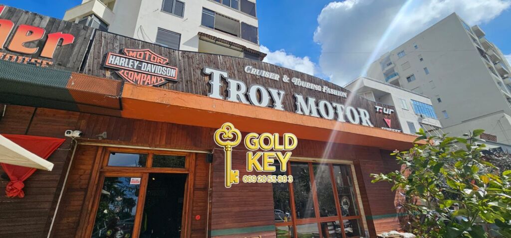 Ambjent Biznesi me Qer Kali Troies -Plazh