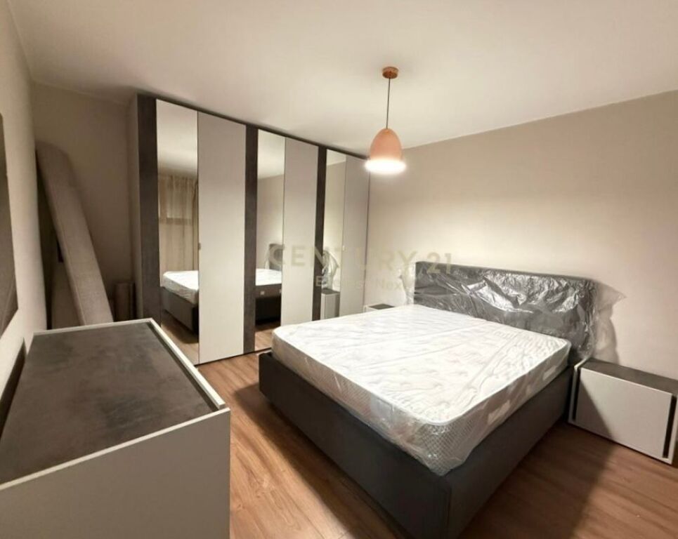 Jepet me Qira Apartament 1+1 (Ish Blloku) 700 € /Muaj