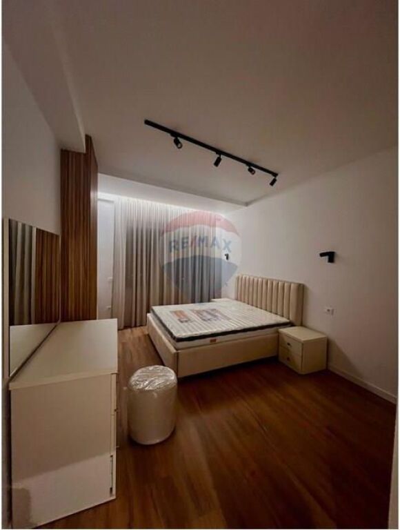 🏡 Jepet me Qira Apartament 3+1+2 – Pazari i Ri