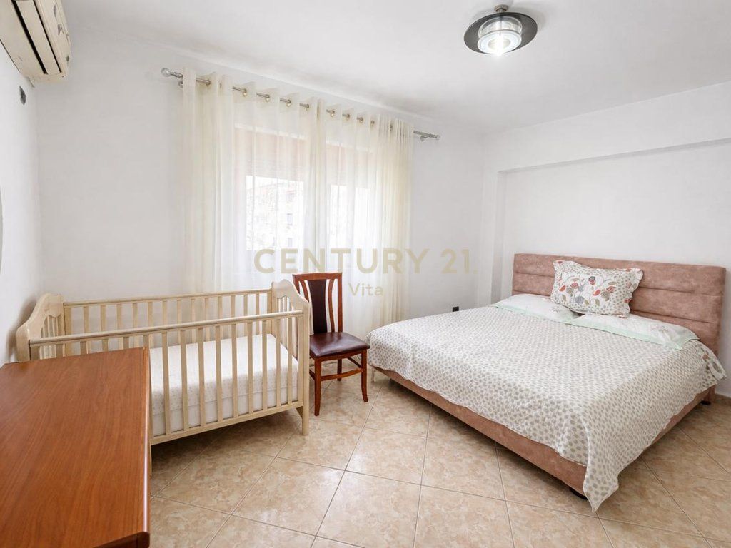 APARTAMENT ME QIRA 2+1 PRANE SPITALIT AMERIKAN , LAGJIA 18 , DURRES !!