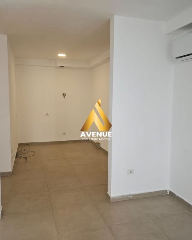 ZYRË ME QIRA – PRANË RTSH TIRANË