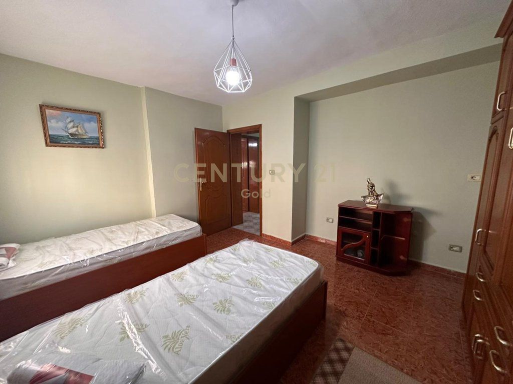 JEPET ME QIRA APARTAMENT 2+1 TEK ISH BLLOKU PRANE LIBRIT UNIVERSITAR ! 700 € /Muaj