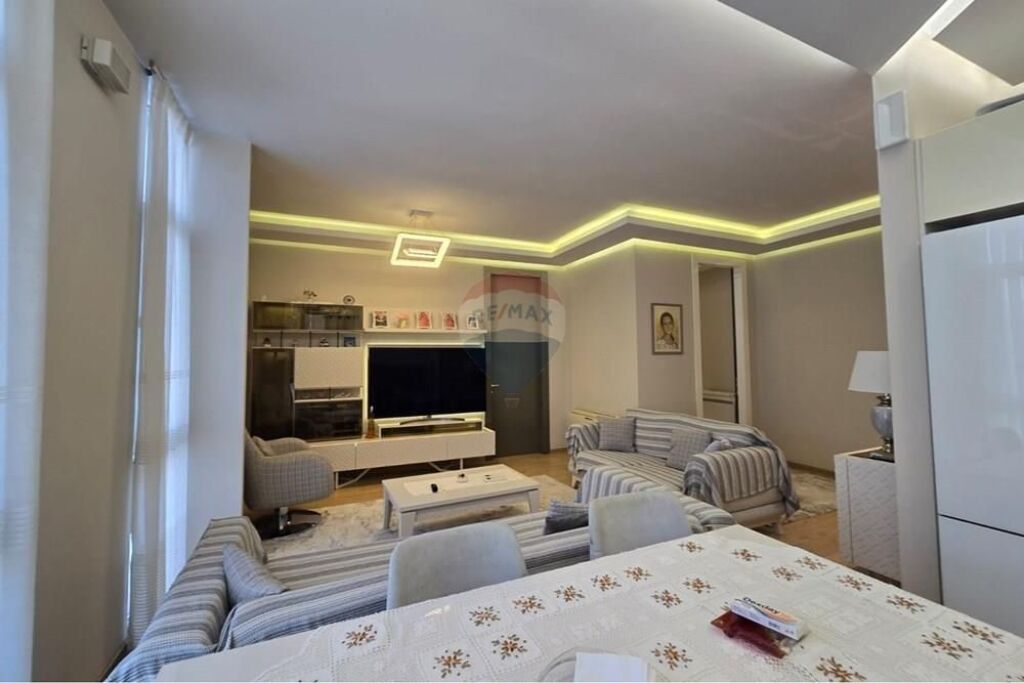 Apartment 2+1 for sale at Kmuna e Parisit !