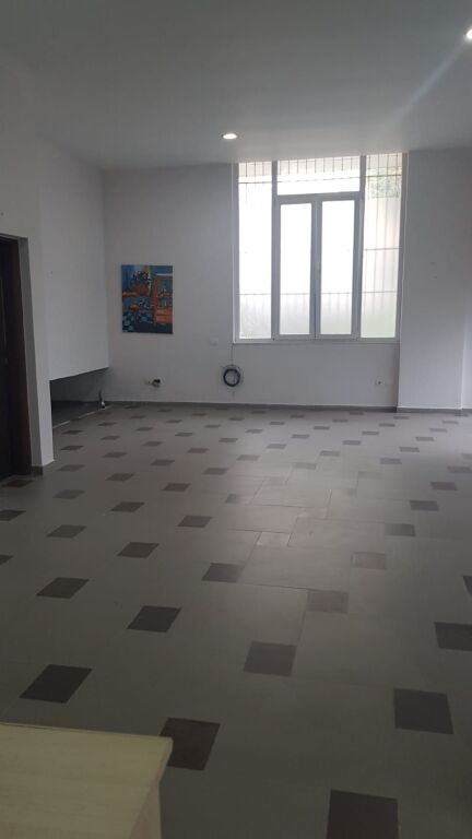 🏢 Negozio in Vendita a Ali Dem – Posizione Strategica