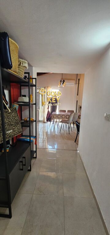 Papafingo con vista mare in vendita diviso in 2 appartamenti 2+1 ciascuno.  2 posti auto
