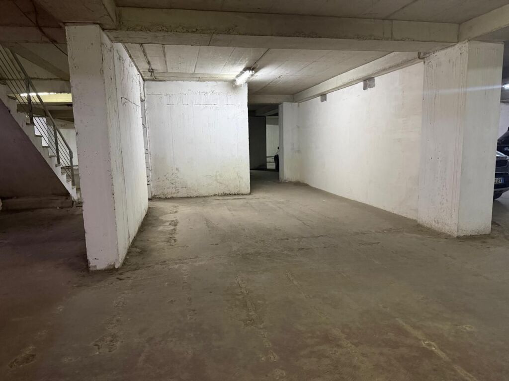 Garage in vendita – vicino al vecchio Mercato Elettrico