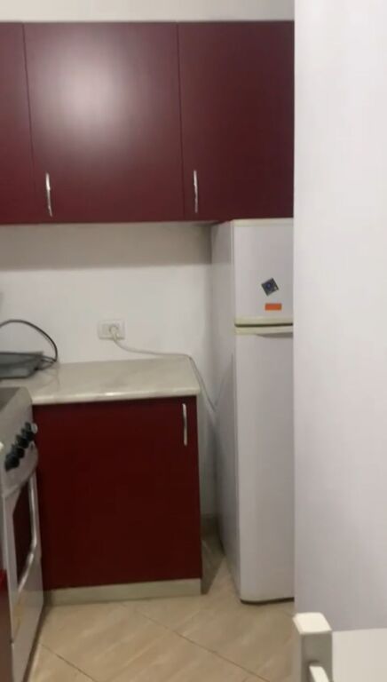 Apartament 1+1 me Qera Prane Eftali Koçit ne Durres