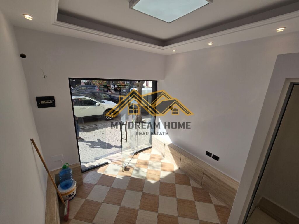 SHOP FOR RENT ON THE STREET SIDE IN DURRES.