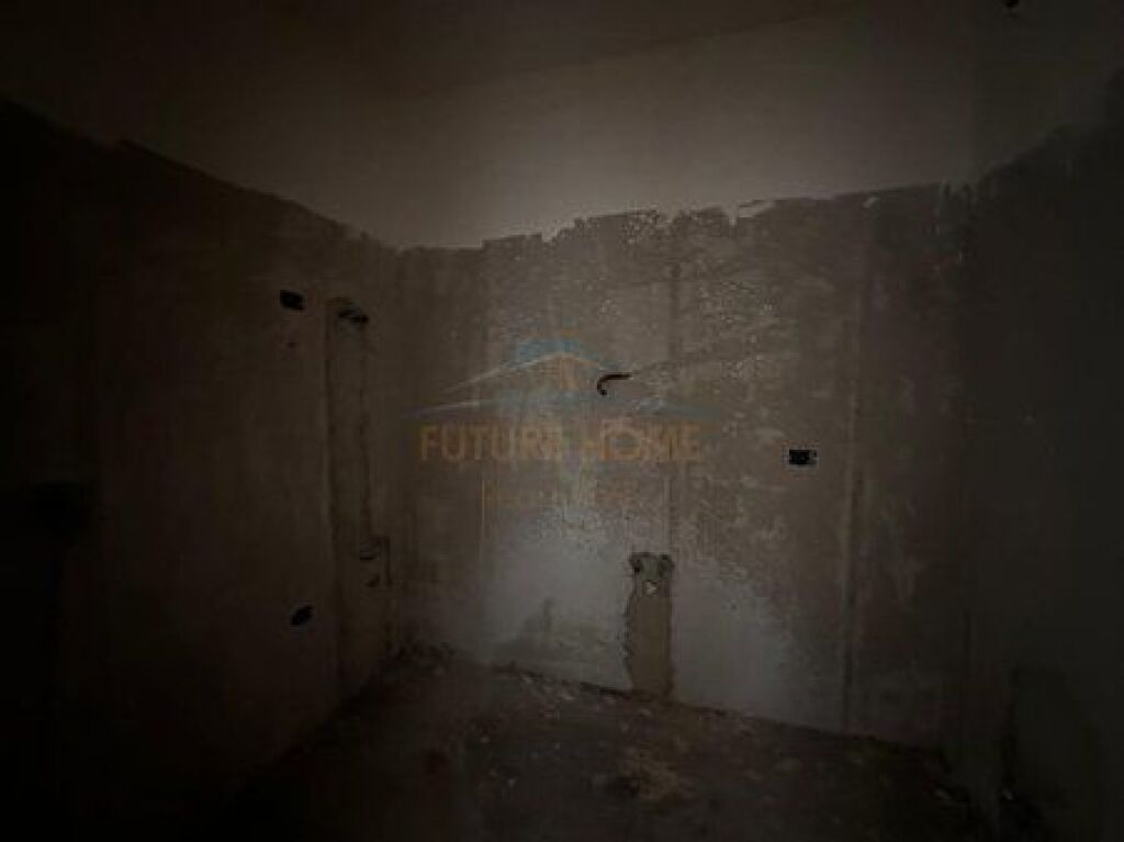 Shitet, Apartament 2+1, Paskuqan