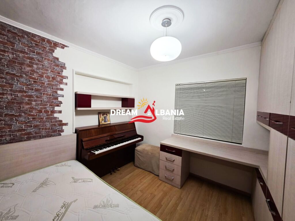 For rent apartment 4+1+2 on Durres street near Qemal Stafa high school (ID 4239090)