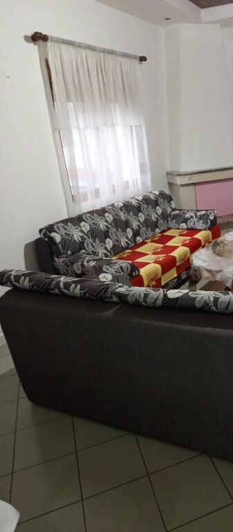 APARTAMENT 1+1. 26000 LEKE.PAS FAKULTETIT TE MJEKSIS.