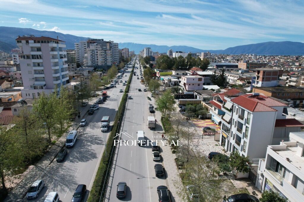 Objekt për Shitje në Rr. Gjergj Kastrioti, Vlorë – Mundësi Ideale Investimi &amp; Biznesi