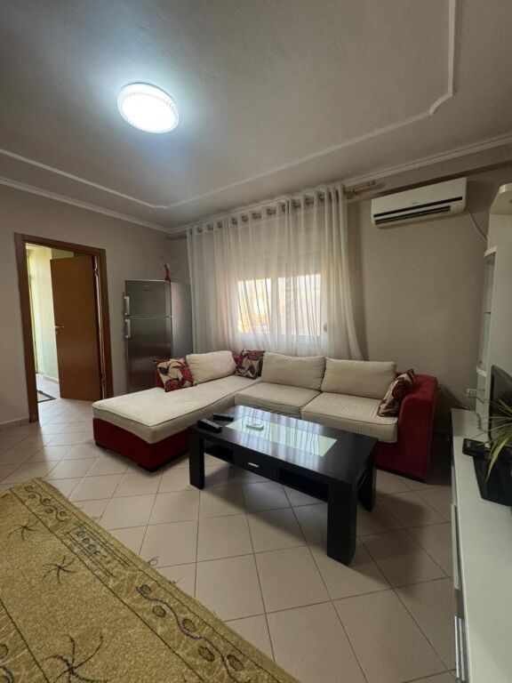 🏠JEPET ME QIRA Apartament 1+1 📍Rruga e Bogdaneve  🏢Kati i 5, me ashensor 📐Sip: 62m2 💶Cmimi: 55.000 Leke/Muaj