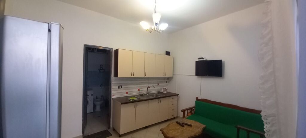 Apartament 1+1+ parkim per qira ne Rrethi i Shkozes !