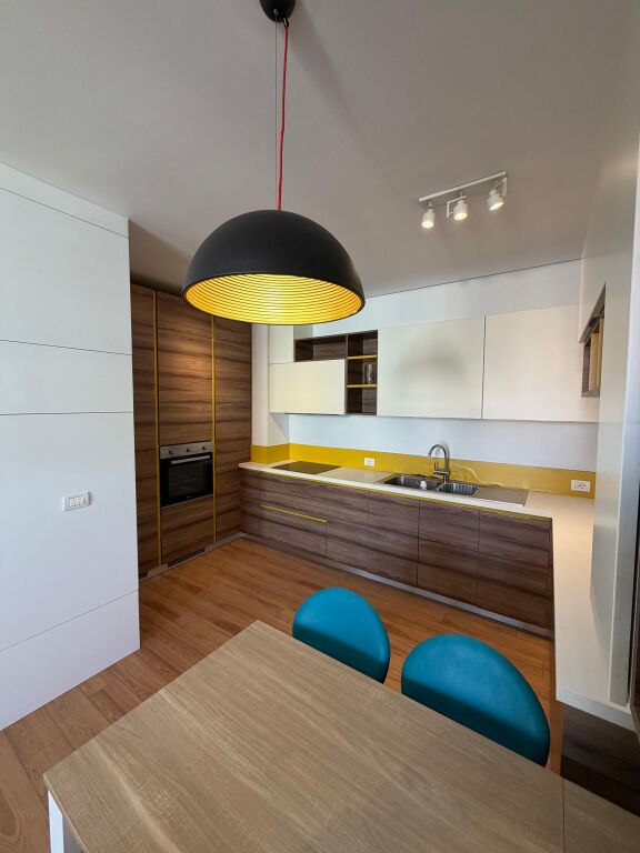 Apartament 2+1+Parking per qira tek Rruga Bardhyl.