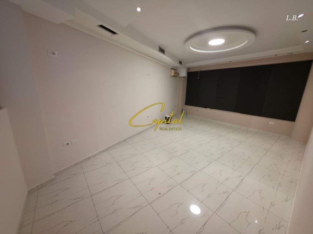 ZYRE ME QIRA 386 M2 RRUGA E DIBRES 4000 EURO