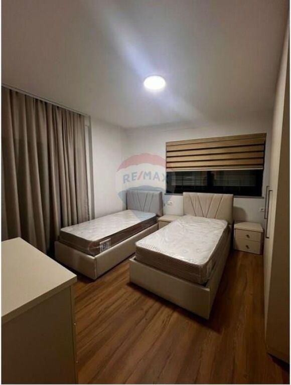 🏡 Jepet me Qira Apartament 3+1+2 – Pazari i Ri