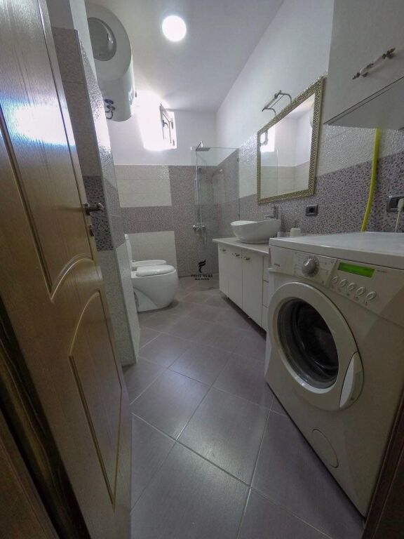 APARTAMENT ME QERA 1+1 MYSLYM SHYR 50.000 LEKE FH-66563