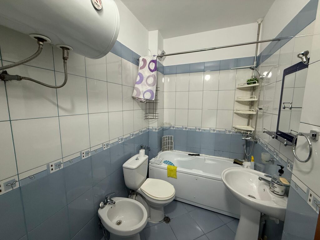 📣 Jepet me qera apartament 2+1 📍 Adresa: Rruga Riza Cerova💶 Çmimi: 500€ / muaj