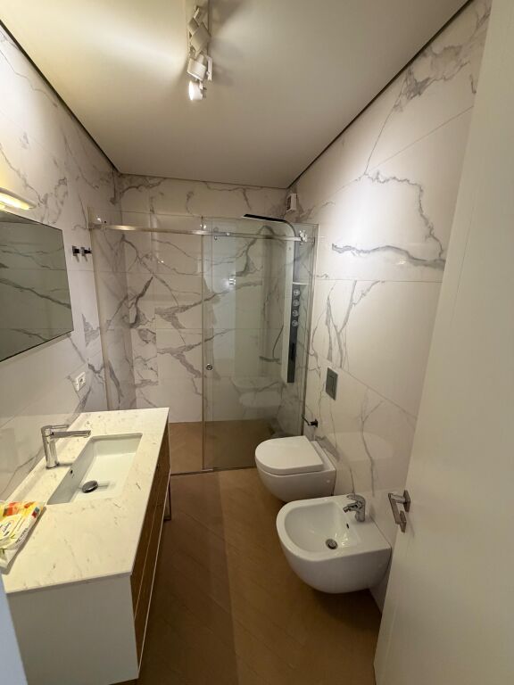 Apartament 2+1+Parking per qira tek Rruga Bardhyl.