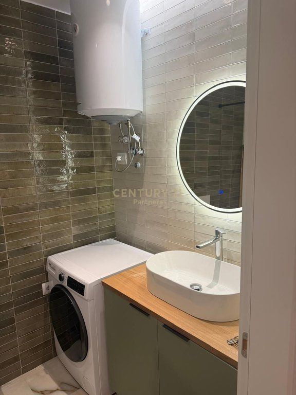 JEPET ME QIRA GARSONIERE TEK SHKOLLA MIHAL GRAMENO