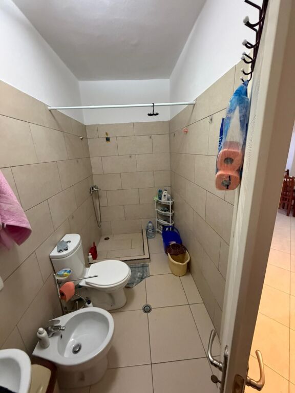 Jepet me qira apartament 1+1 ne spitalle pran Big Marketit!!