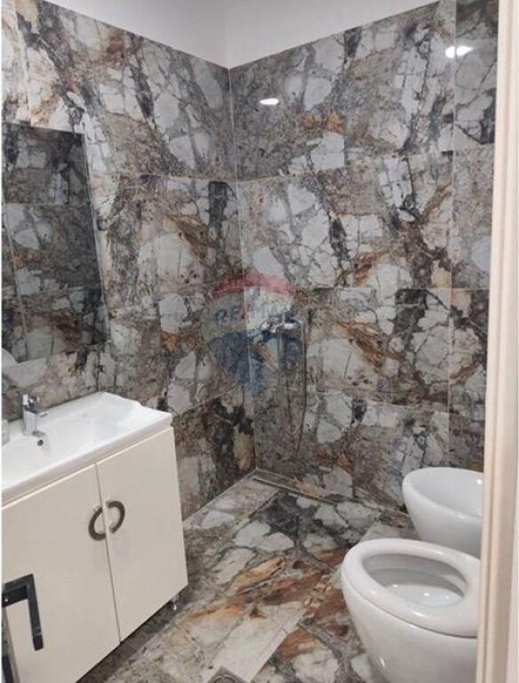 Zyrë - Për Qira - Rruga Tish Dahia, Tiranë