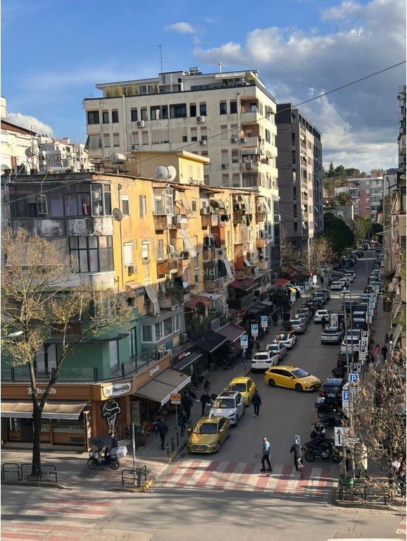 JEPET ME QIRA APARTAMENT 2+1 TEK ISH BLLOKU PRANE LIBRIT UNIVERSITAR ! 700 € /Muaj